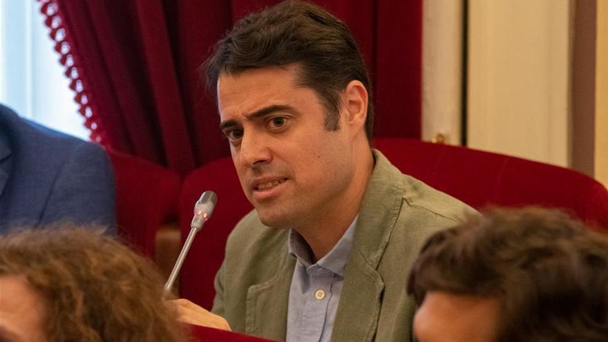 Alejandro Vélez pide que se deje sin efecto la disolución del grupo municipal de Vox