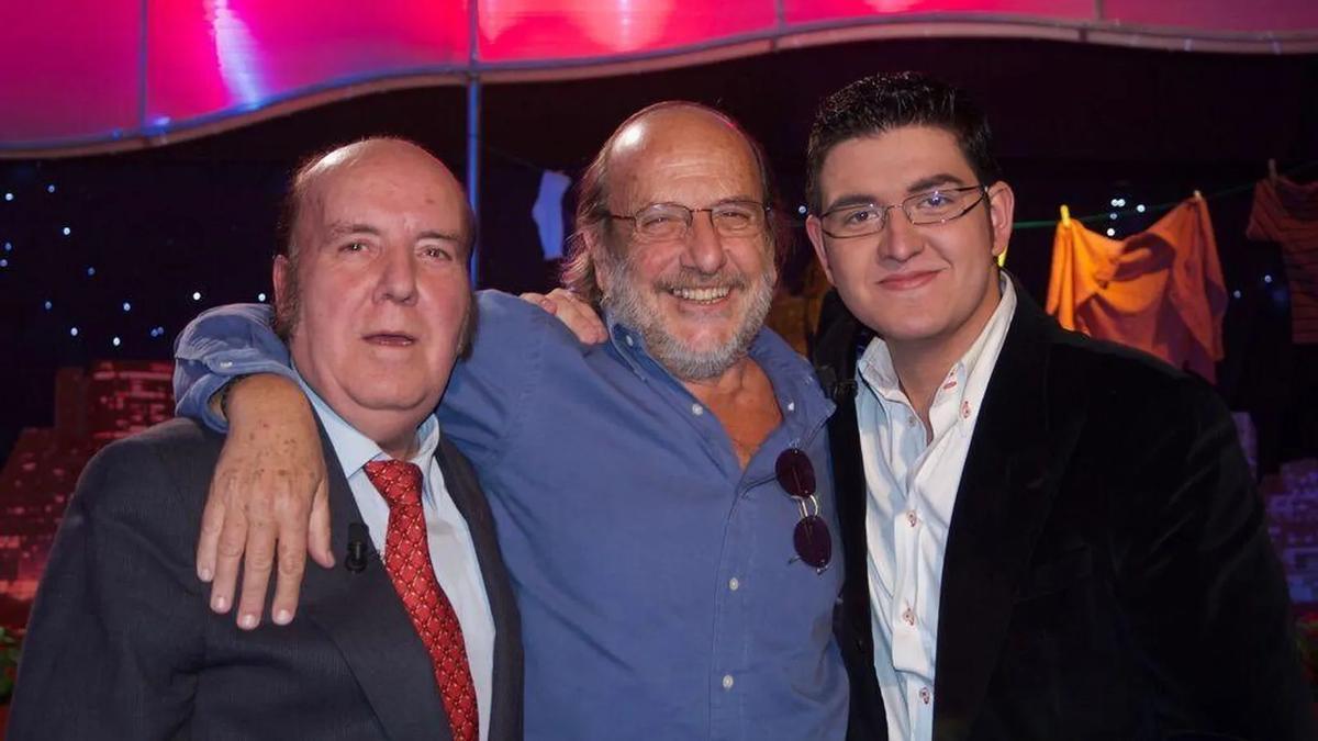 Tomás Summers, en el centro de la imagen, junto a Chiquito y a un imberbe Manu Sánchez.