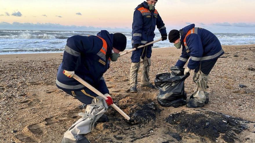 El Kremlin reconoce que el desastre por el vertido de fuel en el mar Negro es &quot;muy grande&quot;