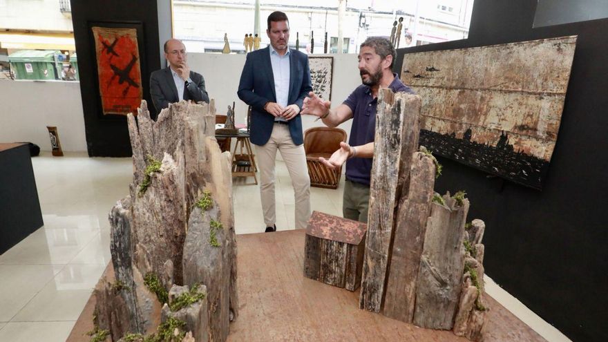 El conselleiro de Cultura visita la exposición «O camiño das bateas» | FDV
