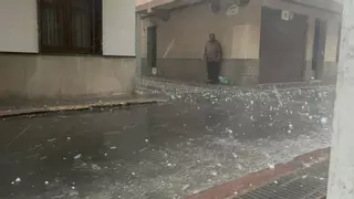 La dana descarga granizo en Castellón, con piedras del tamaño de huevos