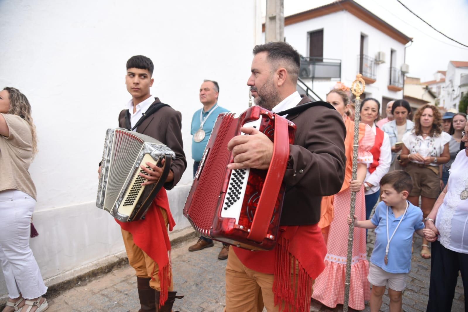 Obejo celebra su tradicional danza de las espadas en honor de San Benito