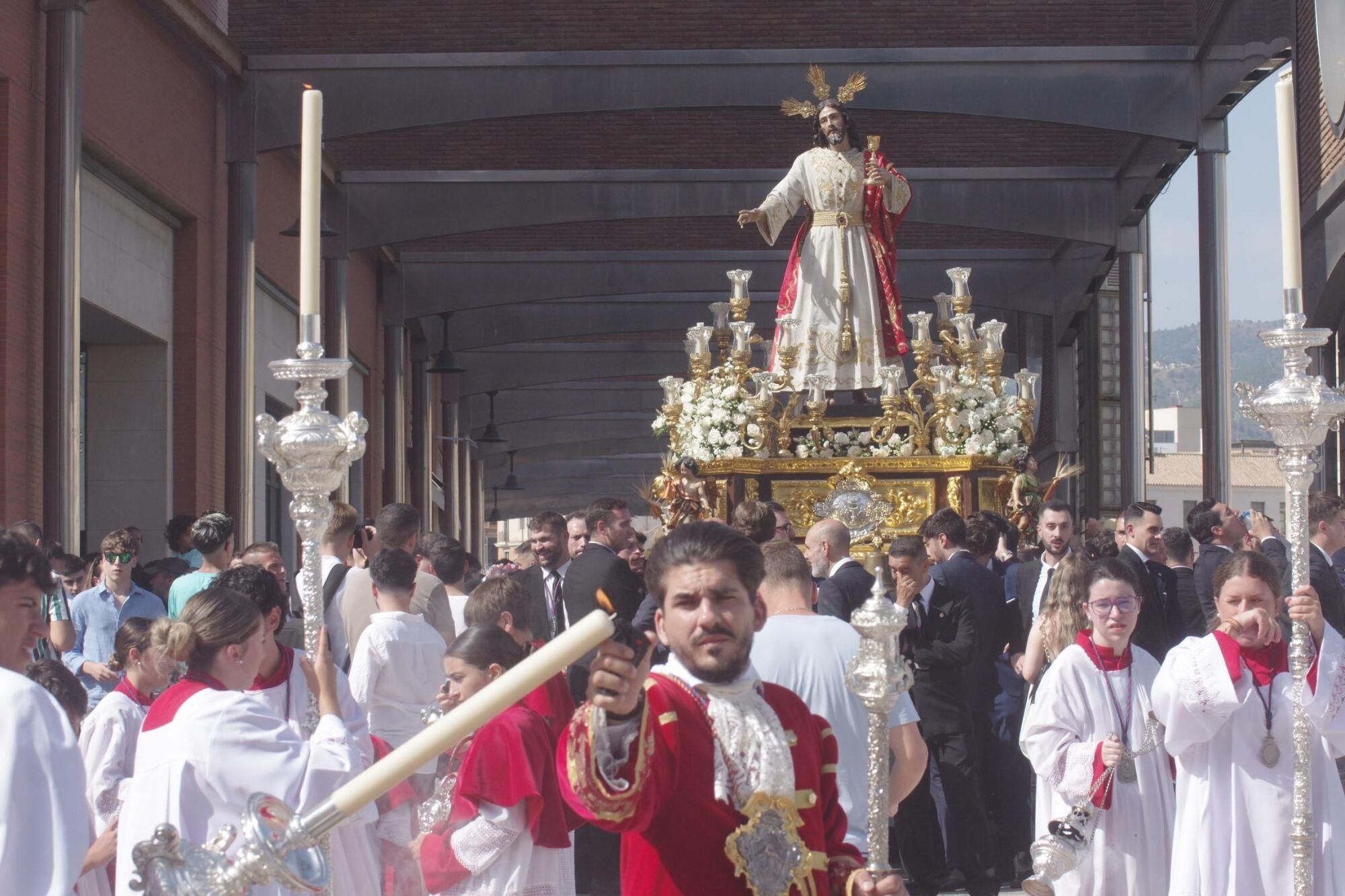 Traslado del Señor de la Cena para presidir el altar del Corpus de Málaga que monta la cofradía