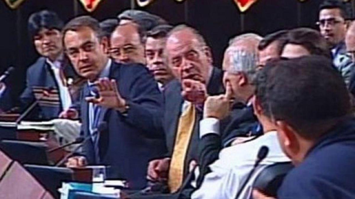 Juan Carlos I mandando callar a Hugo Chávez