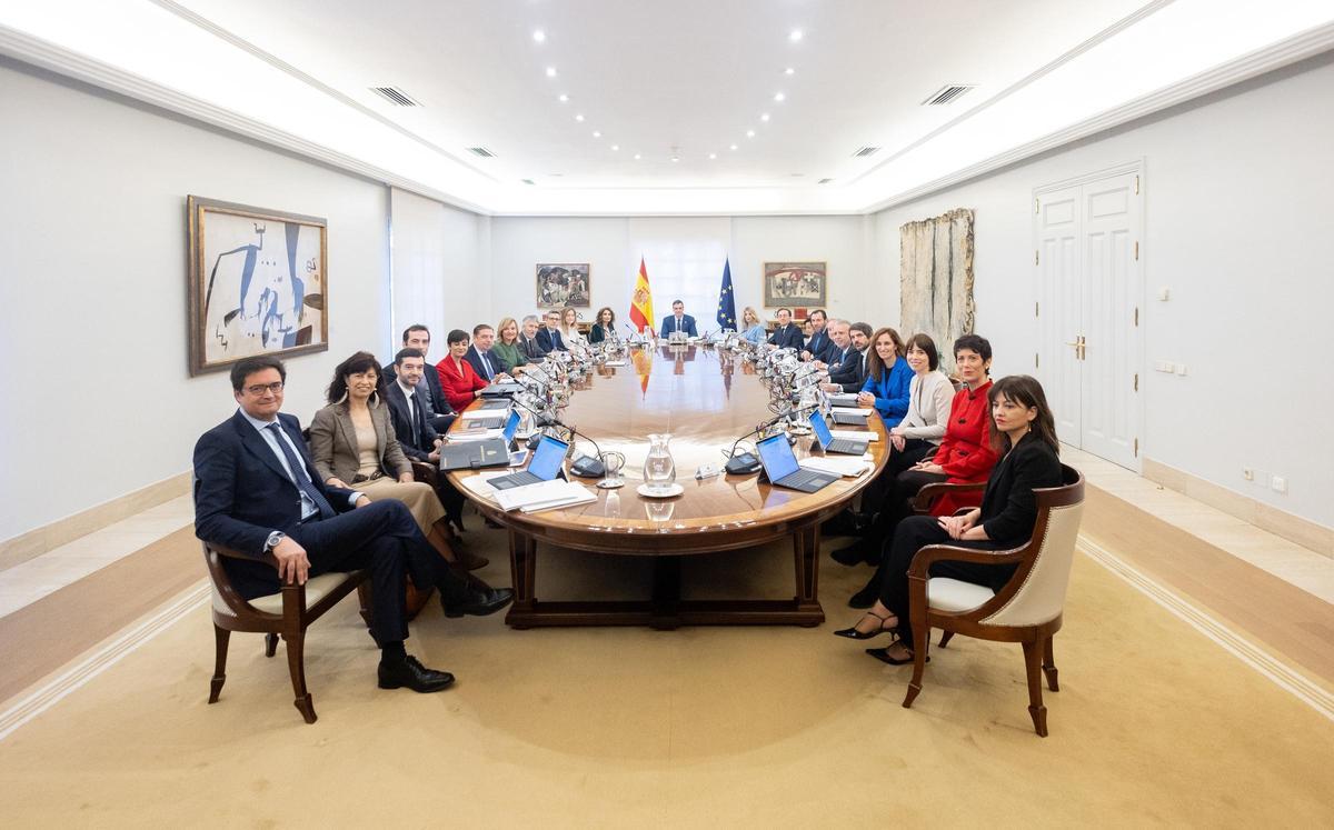 "Si el poder pierde el contacto con su pueblo, se condena a sí mismo" "Si el poder pierde el contacto con su pueblo, se condena a sí mismo"