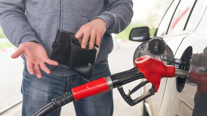 ¿Por qué el diésel está incluso más caro que la gasolina cuando siempre ha habido diferencia?