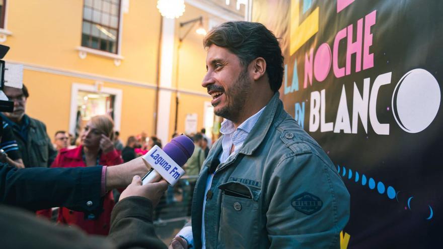 Luis Yeray Gutiérrez, alcalde de La Laguna, en plena celebración de la Noche en Blanco 2023, el pasado sábado. | | E.D.