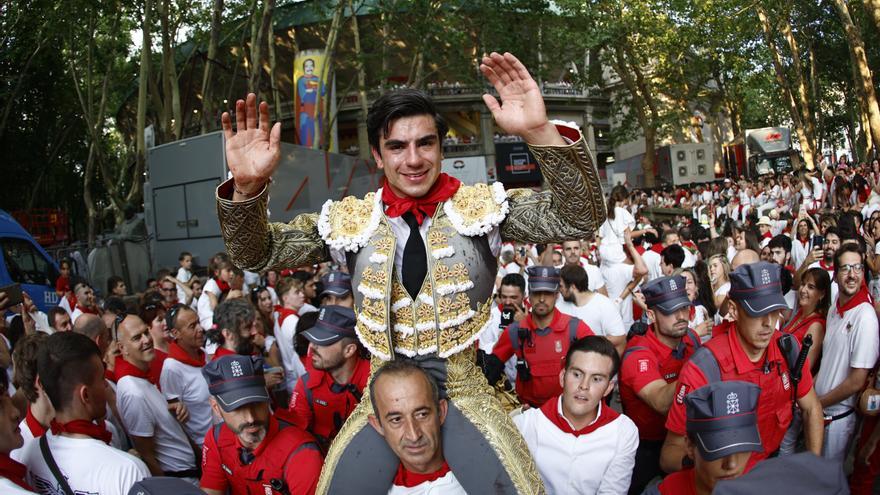 Puerta grande menor para Colombo y serio percance de Pinar en Pamplona