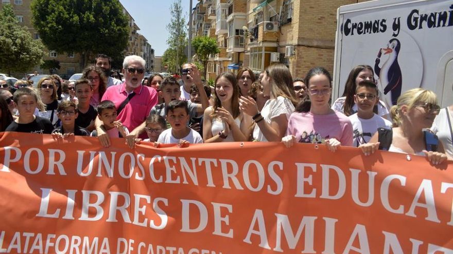 Escrache a Noelia Arroyo en el colegio José María Lapuerta