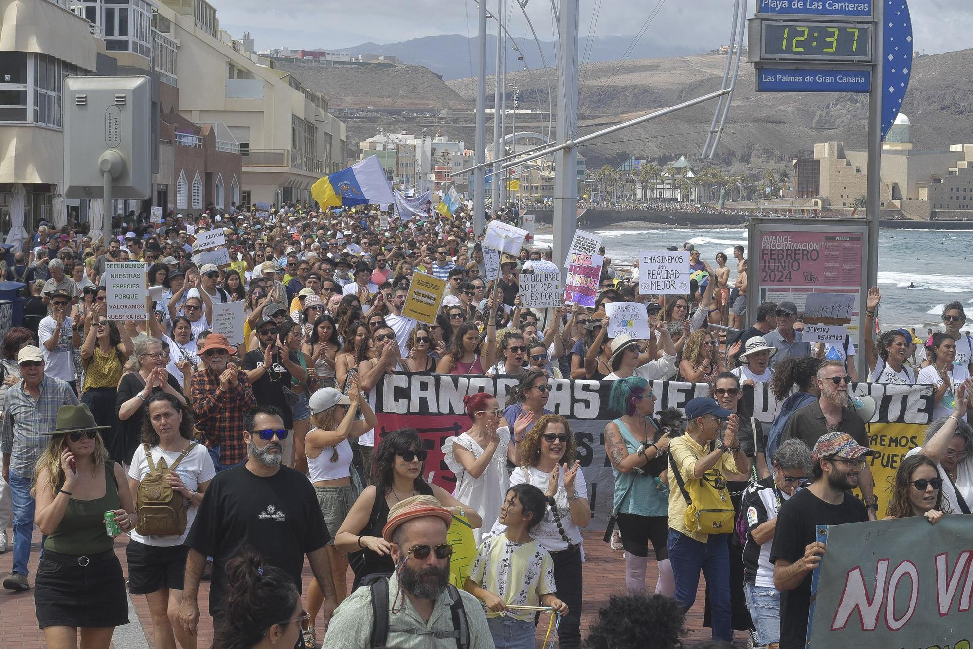 Manifestación 20A 'Canarias tiene un límite' en Las Palmas de Gran Canaria