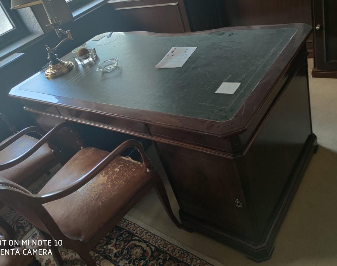 Las «rebajas» del Colegio de Abogados de Vigo: ponen a la venta muebles con historia