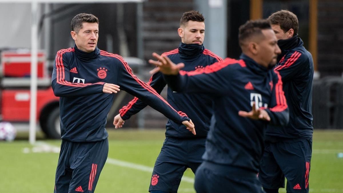 Lewandowski, Hernández, Boateng y Müller se entrenan en la víspera del encuentro ante el Chelsea de la Champions.