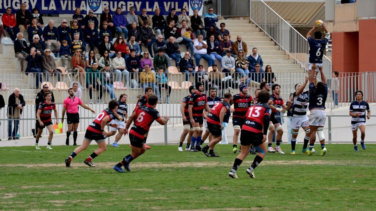 Sant Cugat asalta el feudo de Huesitos La Vila que pierde por primera vez en casa esta temporada.