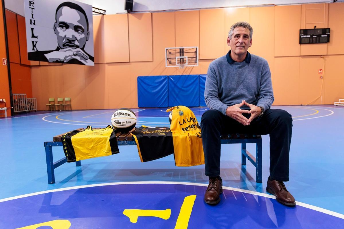 Miguel Pérez, en la mítica cancha del colegio lagunero.