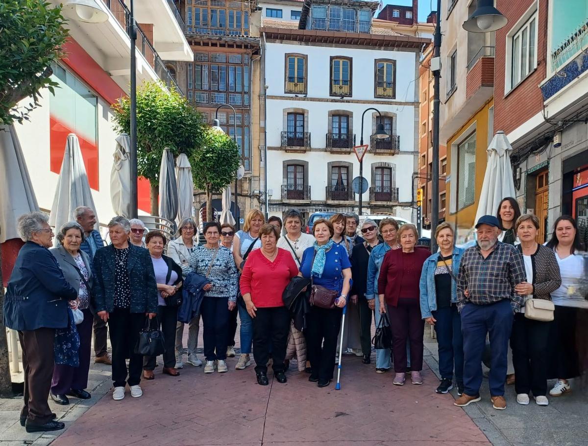 Asistentes a la jornada de convivencia en Cangas del Narcea el pasado mes de abril.