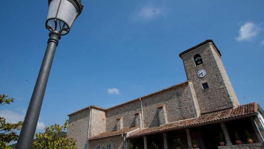 Al fondo, iglesia de San Juan de la Arena.