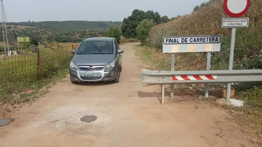 Camino que conduce a Alcurrucen, en Pedro Abad.