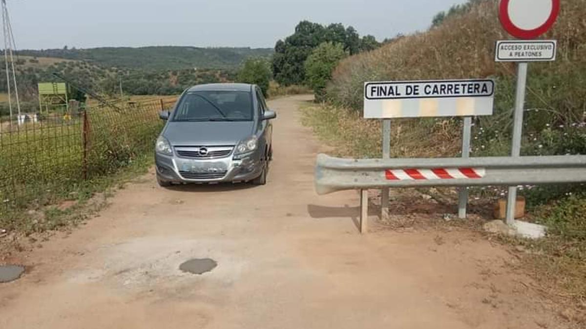 Camino que conduce a Alcurrucen, en Pedro Abad.