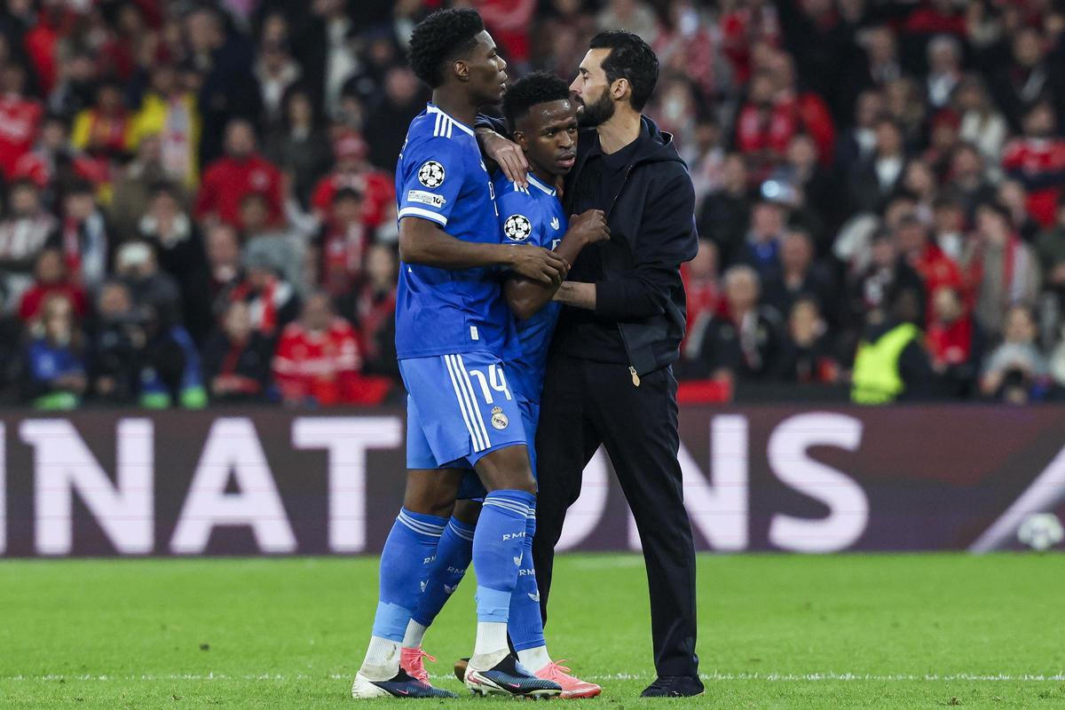 Álvaro Arbeloa sale en defensa de Vinicius tras la presunta agresión racista sufrida en Lisboa.