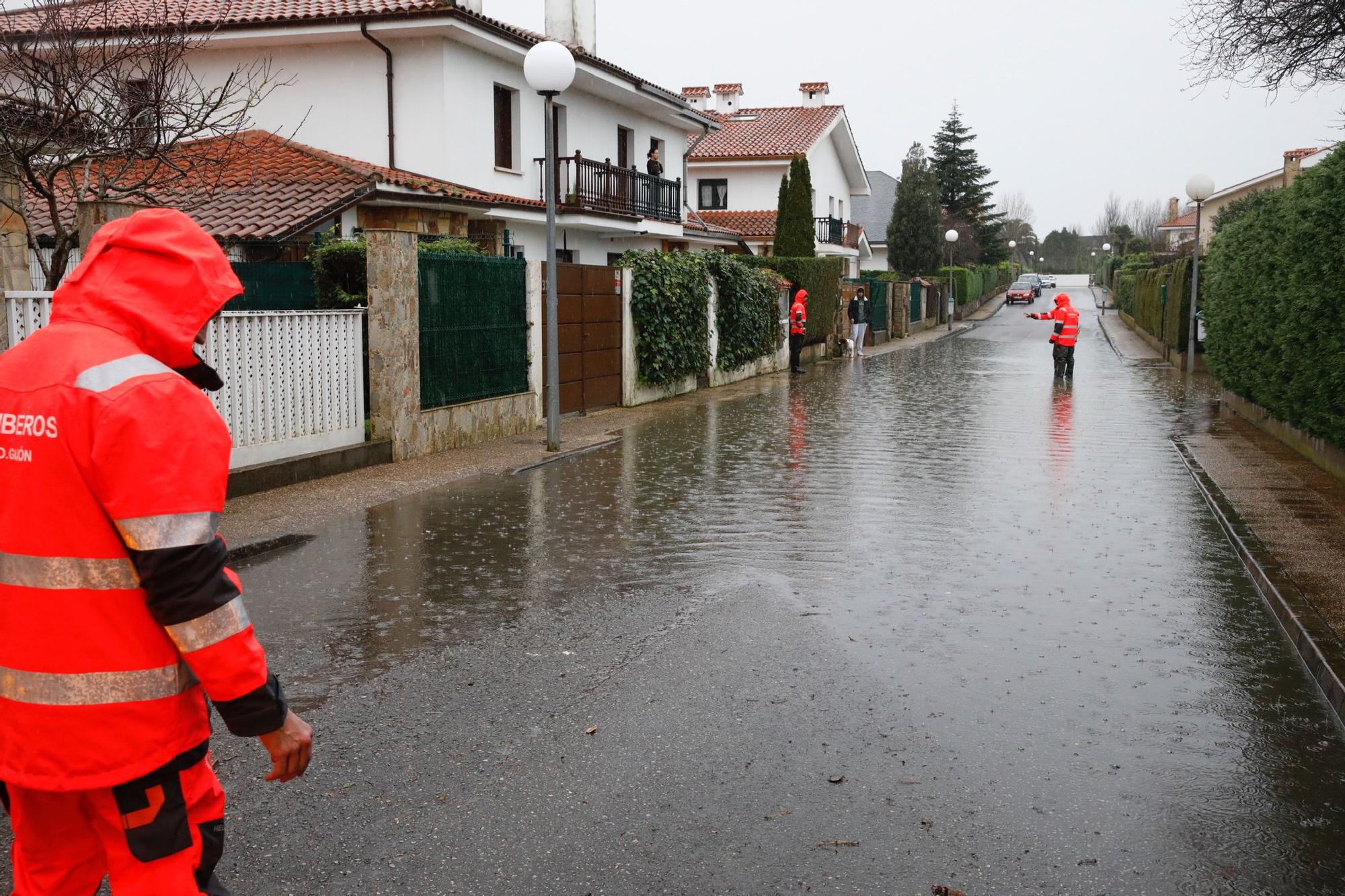 En imágenes: las consecuencias de la borrasca "Fein" en Gijón