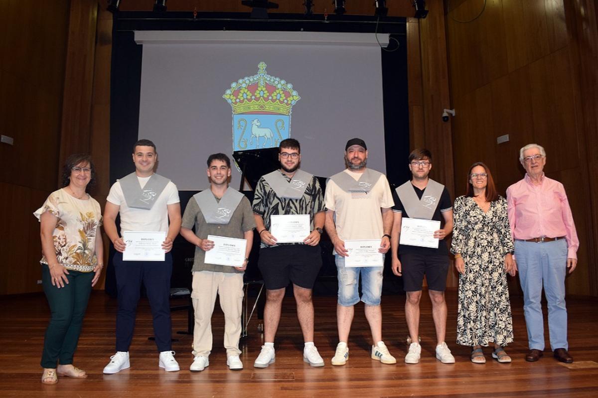 El acto de entrega de diplomas en el Auditorio Municipal de Valga.