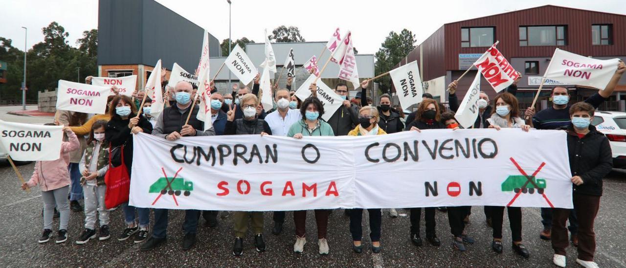 Protesta de los vecinos en contra de Sogama en el mes de noviembre. |   // ANXO GUTIÉRREZ