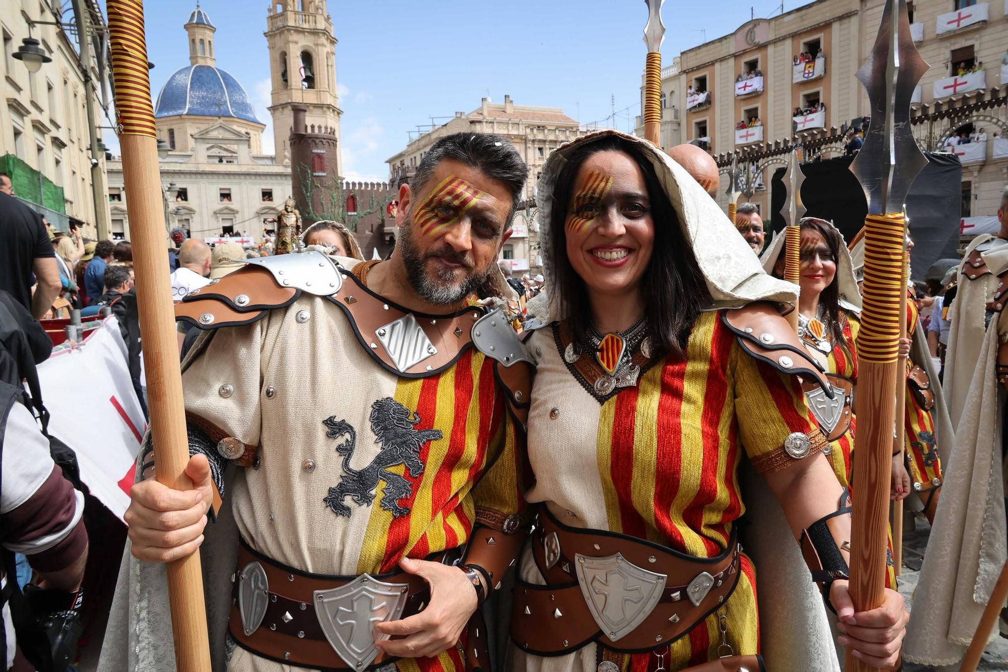 Alcoy se entrega al espectáculo de las tropas cristianas