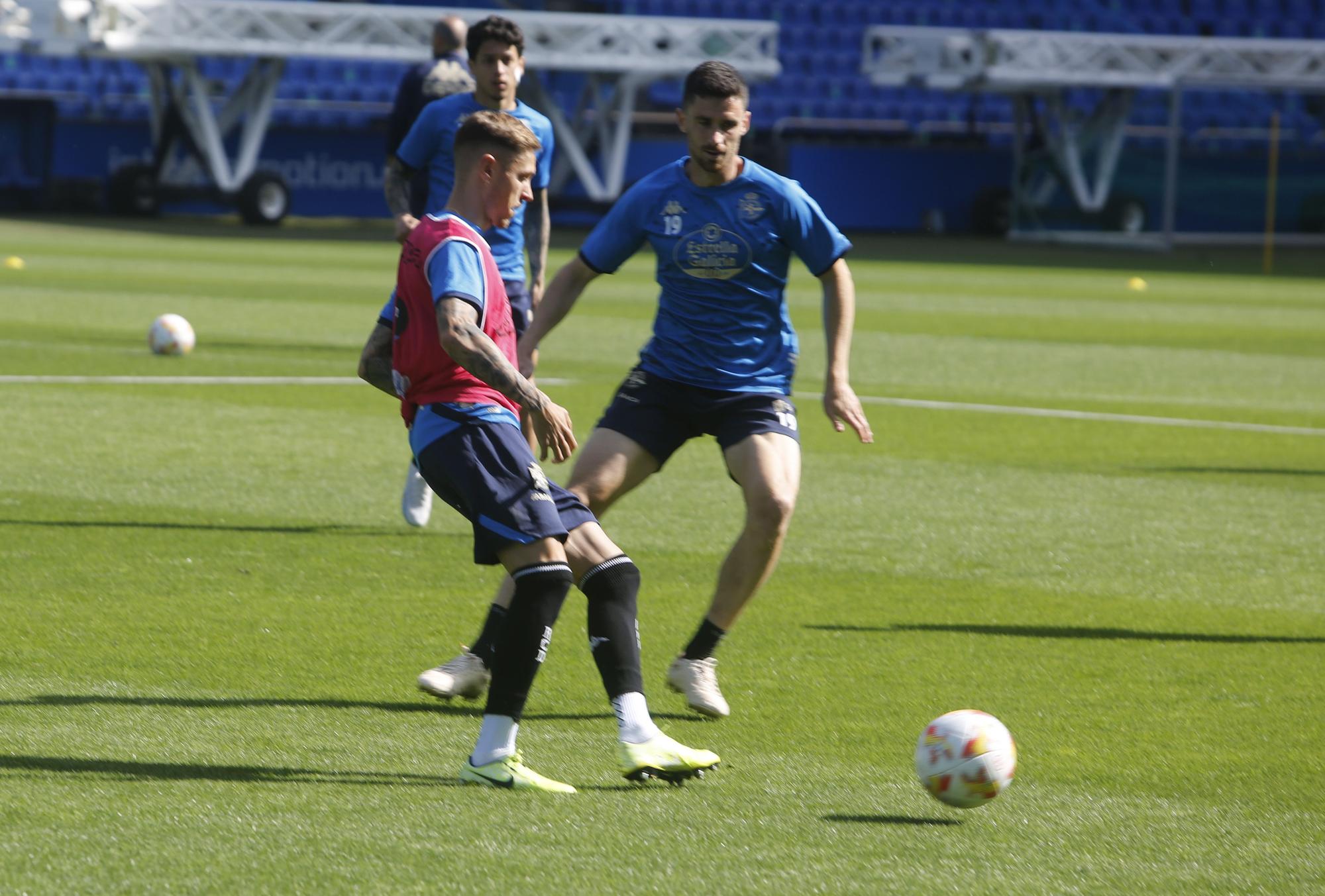 El Dépor entrena en Riazor para recibir al Alcorcón en pleno luto por la muerte de Arsenio Iglesias