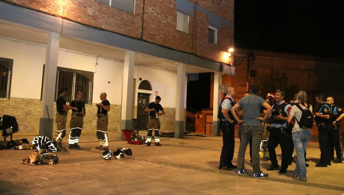 Un incendi en una vivenda de Lleida deixa cinc ferits, un, greu Un incendi en una vivenda de Lleida deixa cinc ferits, un, greu
