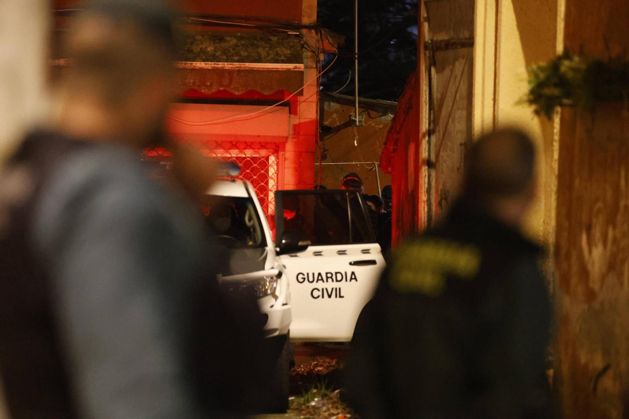 Así fue el espectacular operativo de la Guardia Civil en La Camocha, Gijon (en imágenes)