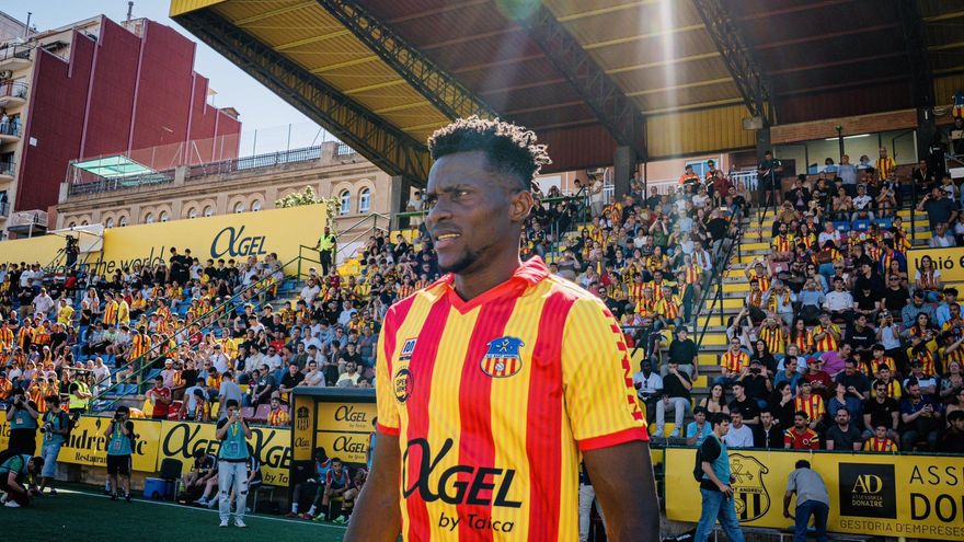 El central Saturday, décimo fichaje del Lorca Deportiva