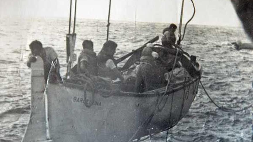 Marineros morracenses participaron en el rescate y fotografiaron las maniobras, en agosto de 1970.  // FDV