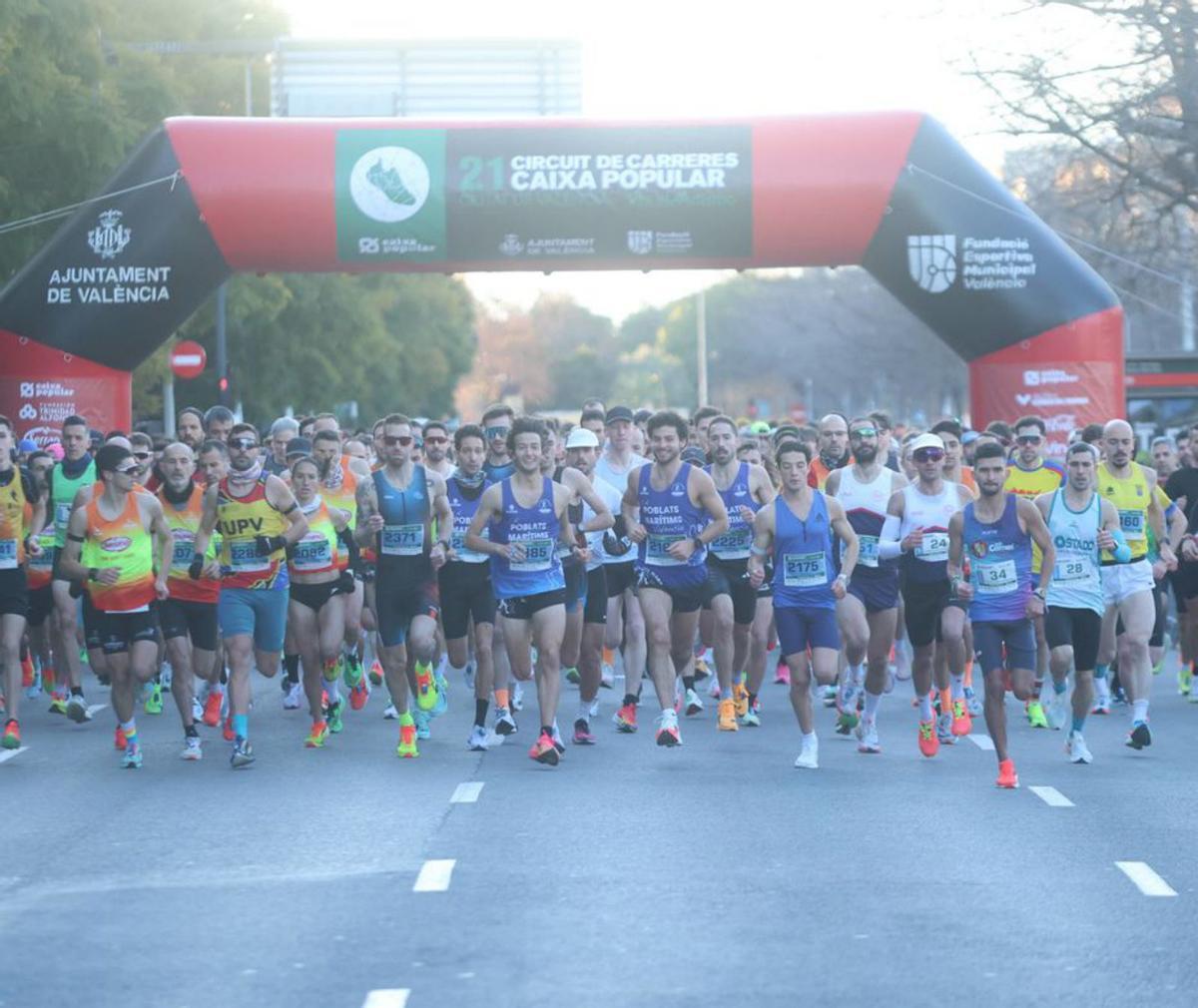 Más de 6.800 corredores inauguran la temporada de la Ciudad del Running. | EDUARDO RIPOLL