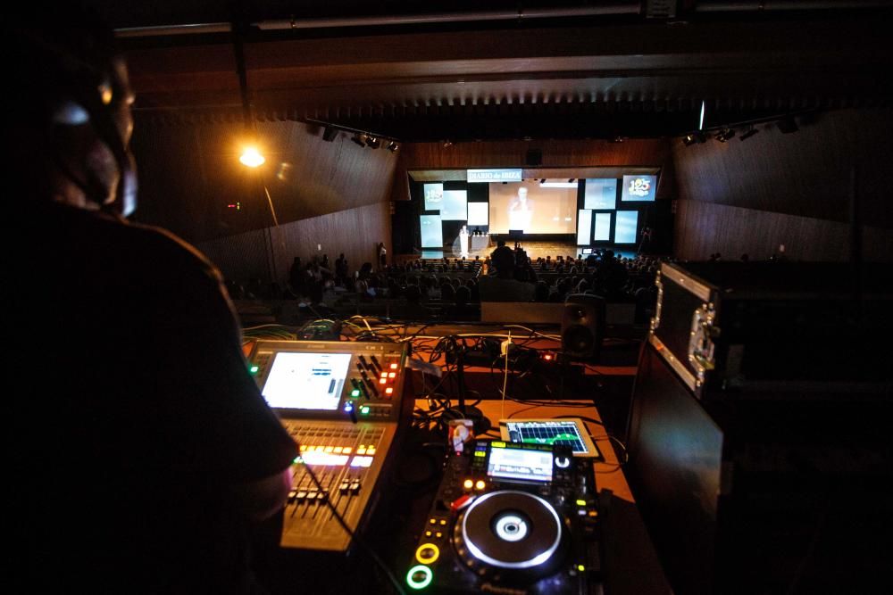 Equipo de sonido y luces del Palacio de Congresos