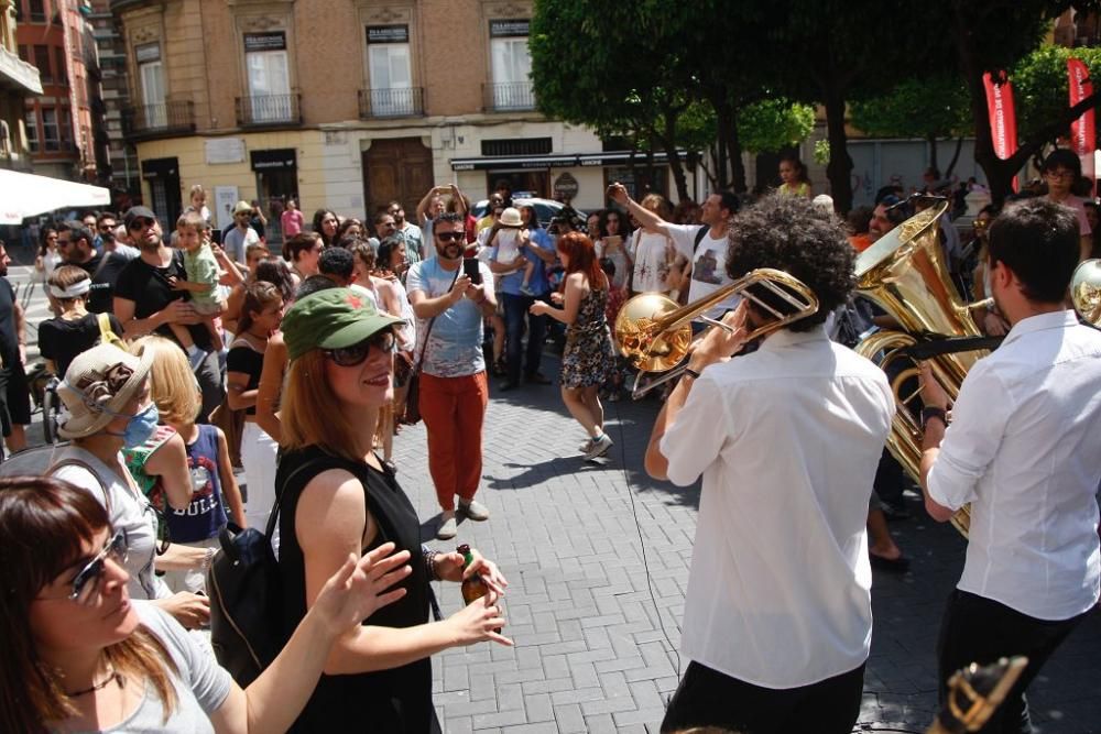 Música balcánica en el centro de Murcia