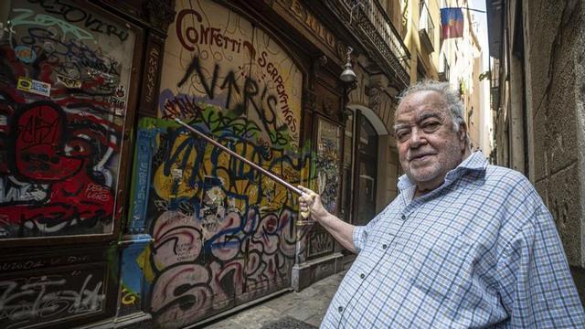 Josep Porta, president de l’Associació de Pessebristes de Barcelona, davant el que va ser El Ingenio, dilluns. | MANU MITRU