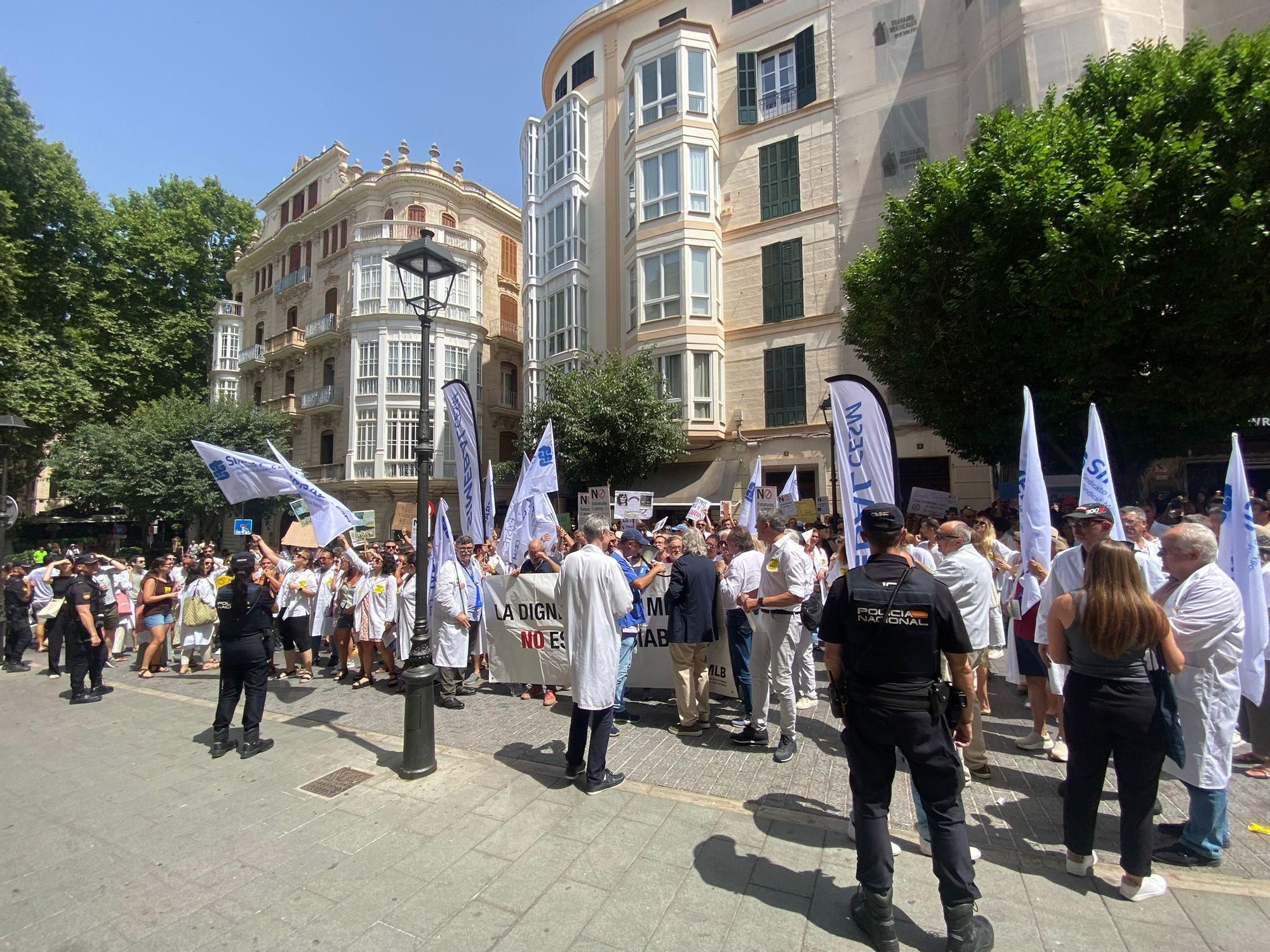 Así ha sido la concentración de médicos en Mallorca