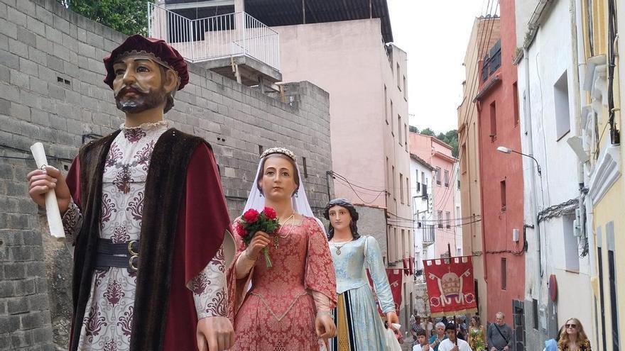 Monistrol recupera la imatge original dels gegants centenaris del carrer Viserta