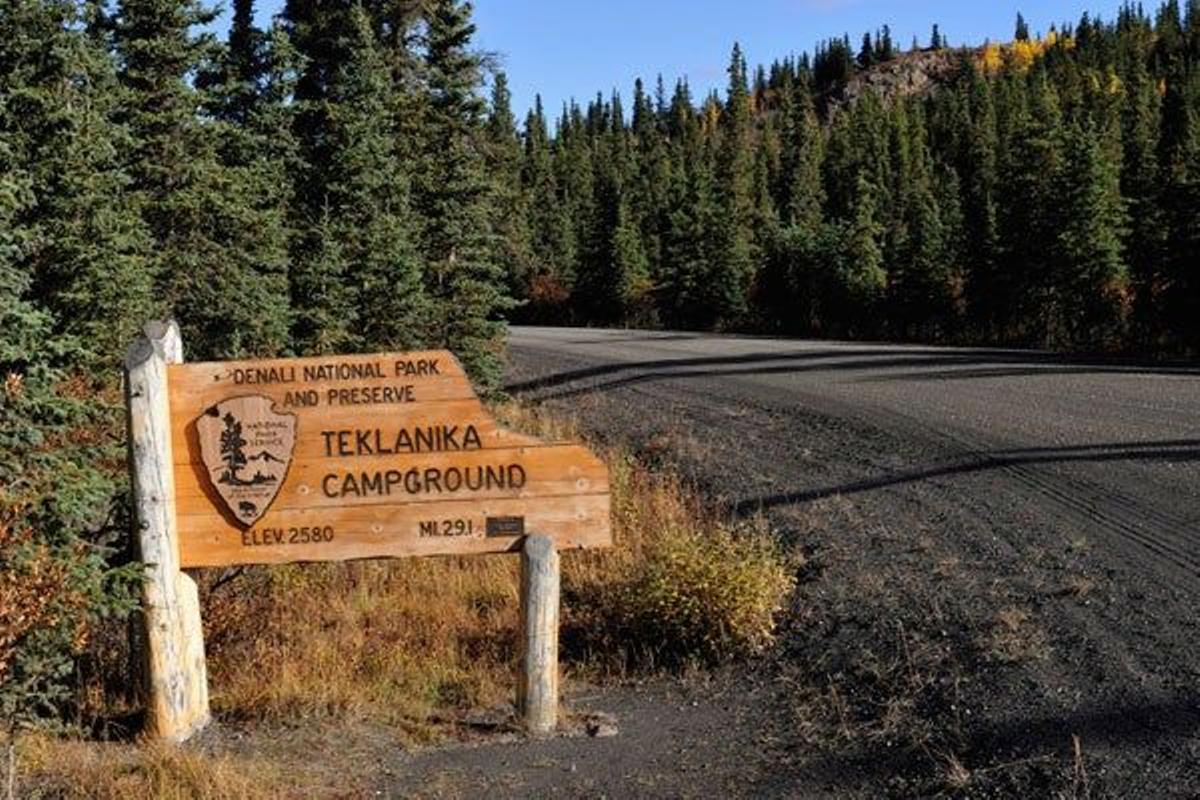 Campamento cerca del río Teklanika en el Parque Nacional y Reserva Denali.