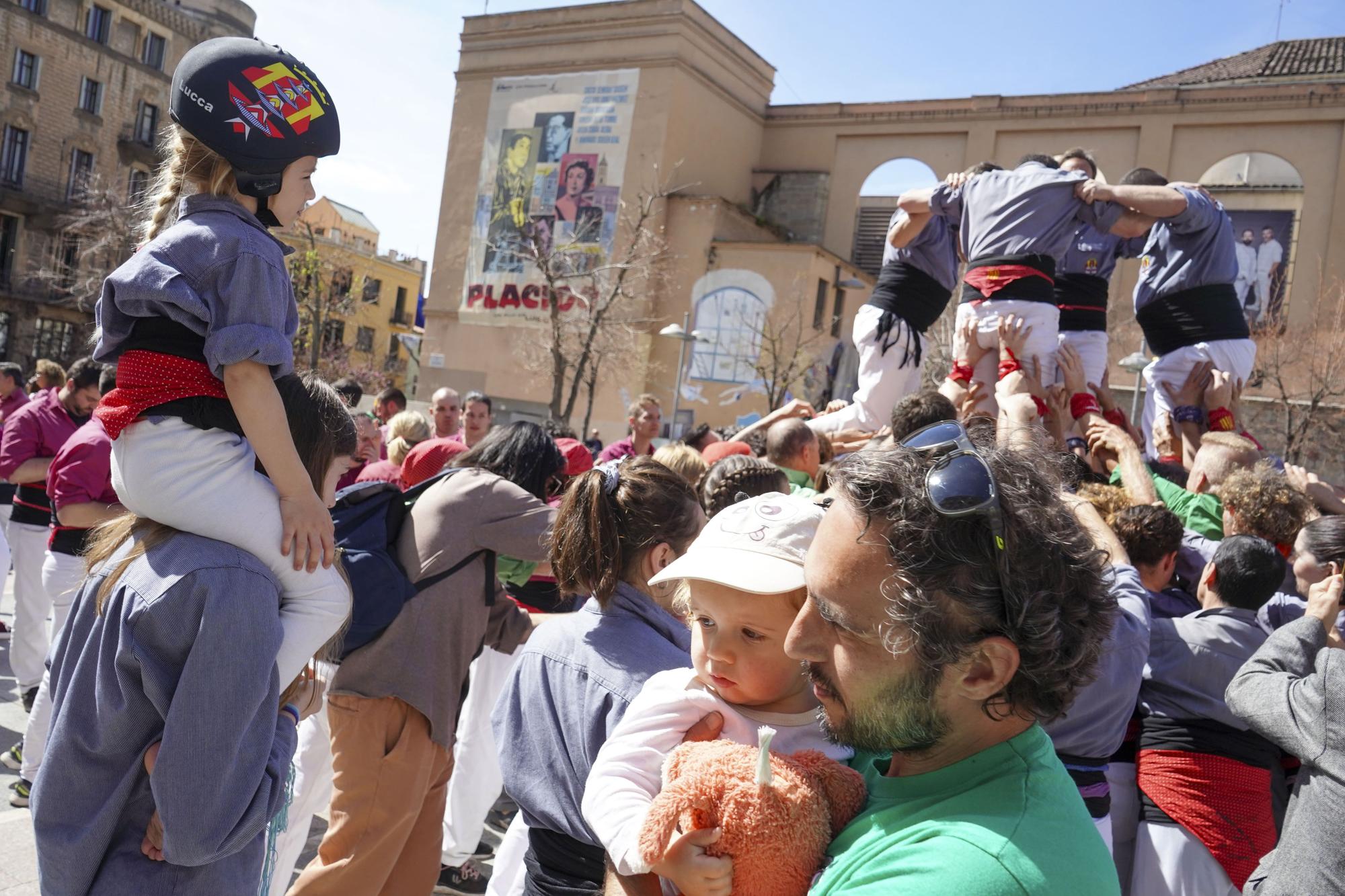 Actuació a la plaça de Sant Domènec de Manresa de la colla castellera Tirallongues amb els Castellers de Lleida i els del Riberal