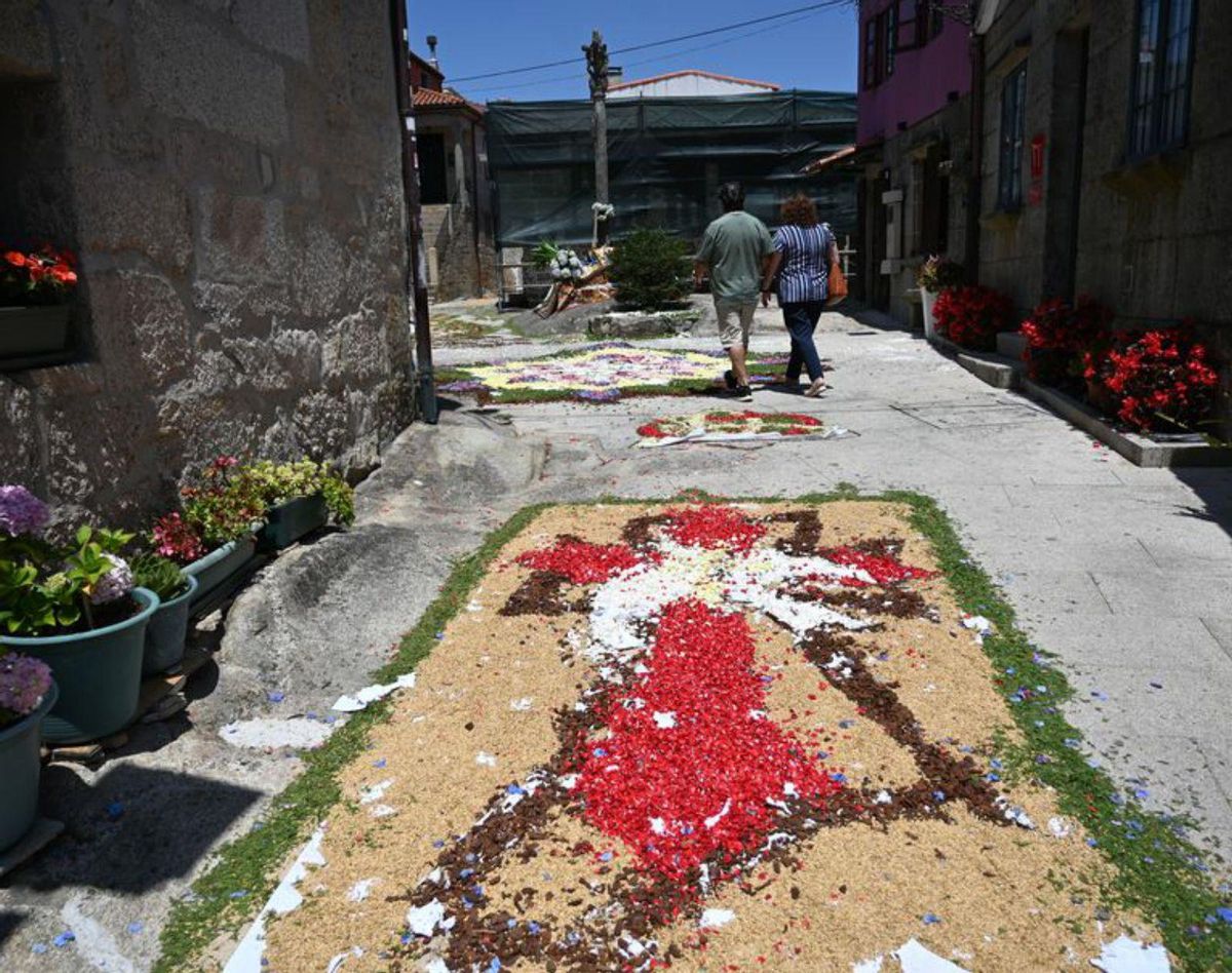 Otra calle adornada en la localidad de Poio. | R. V.