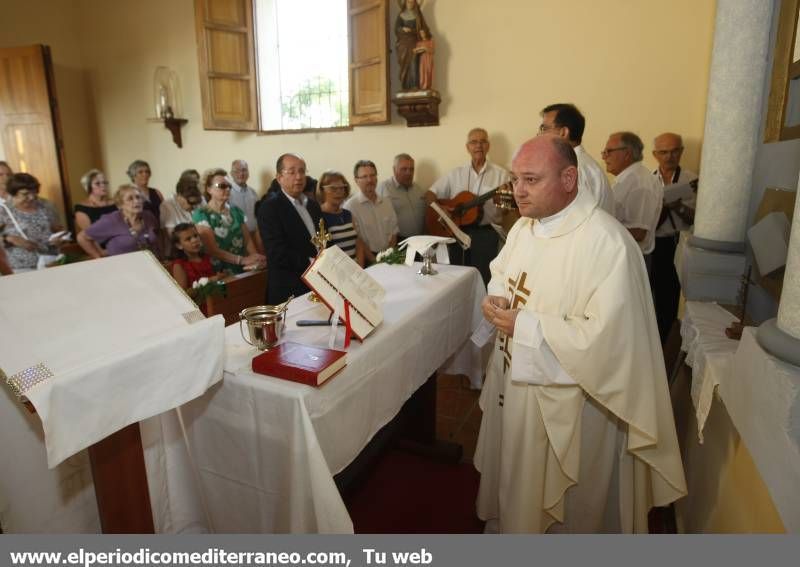 GALERÍA DE FOTOS- La ermita del Carmen de Castellón celebra una participativa misa