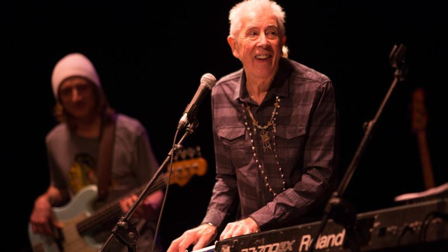 John Mayall, durante su último concierto en Avilés