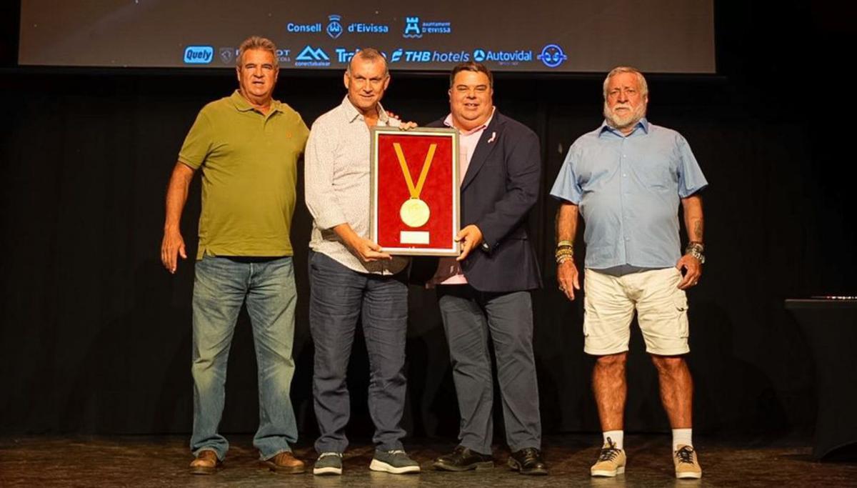 Imagen de grupo de los
premiados, ayer en la gala
celebrada en Can Ventosa. FFIB | FFIB