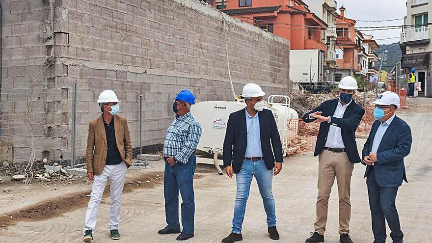 Morales junto al alcalde Miguel Jorge, el edil de Urbanismo y técnicos, ayer. | | LP/DLP