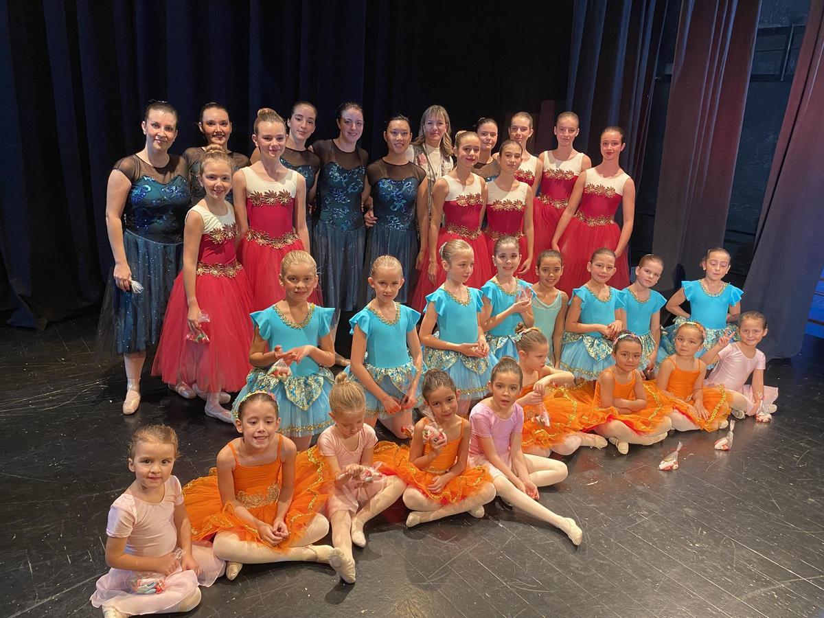 L’escola de dansa Maria Cinta de Súria bufa les espelmes del quarantè aniversari