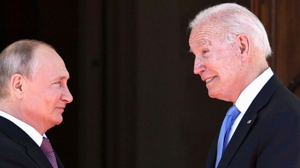 Vladímir Putin y Joe Biden.