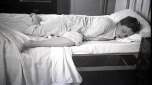 Gerda Taro en la cama,  en 1936. 