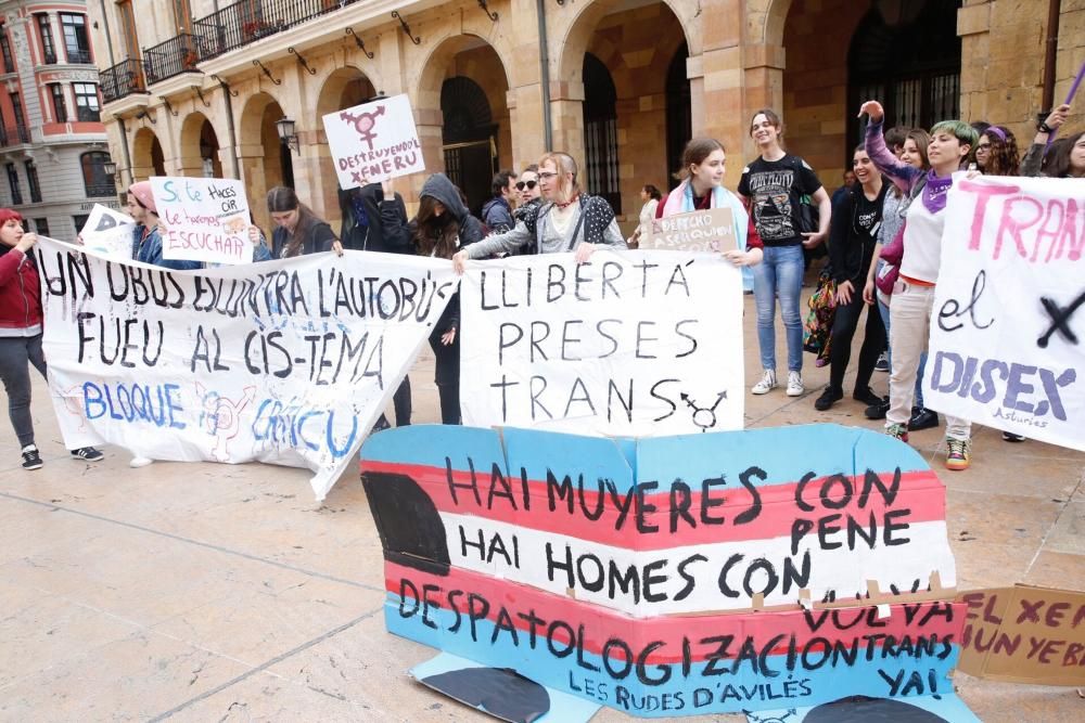 Manifestación en Oviedo contra el autobús de "HazteOir"