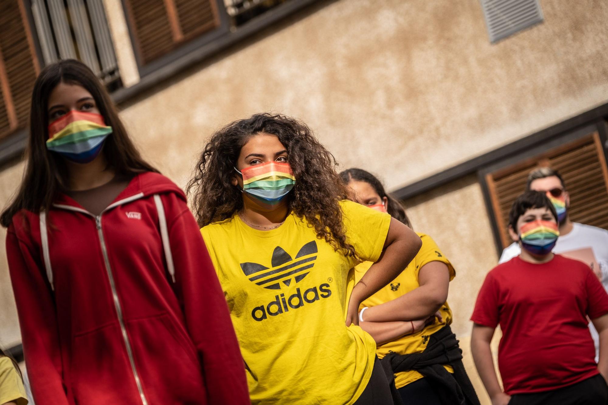 La consejera de Educación, Manuela Armas, participa en los actos del Día contra la LGTBIfobia+